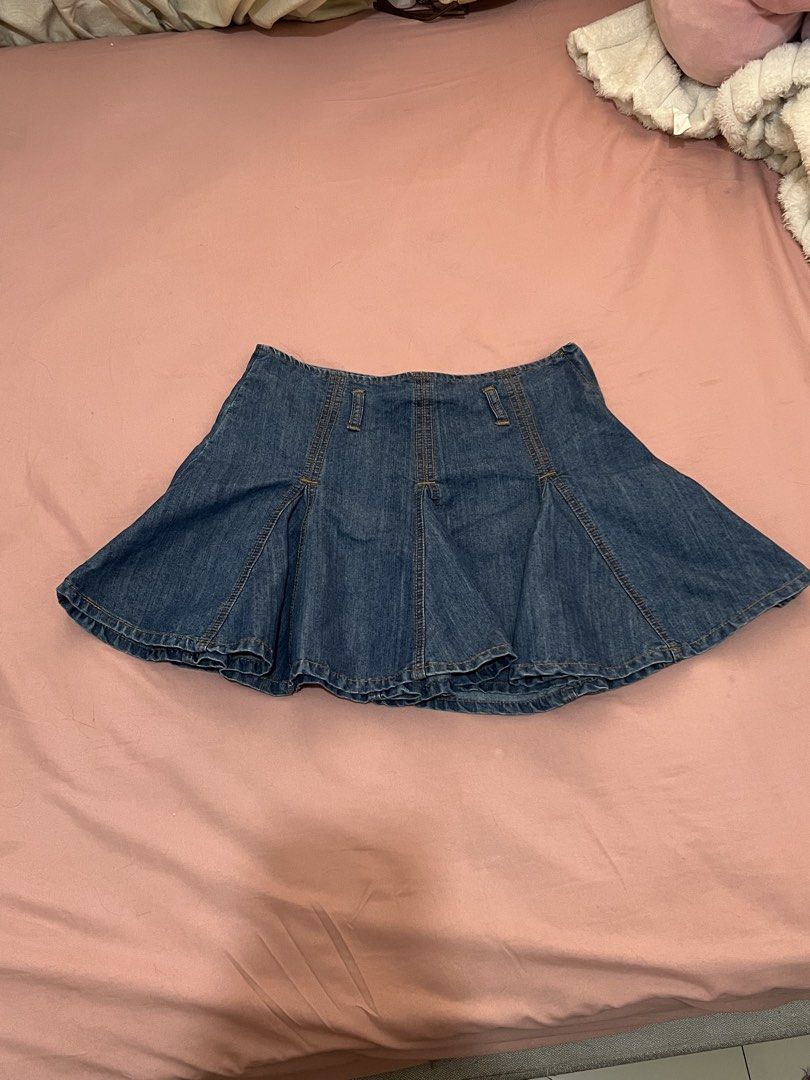 Dark Wash Pleated Denim Mini Skirt (Category: Skirts) located in Pasig City. Submitted by kirstenswardrobe (Listing ID 1470238865, Image 2). Description: ♡ Trusted and honest seller! ♡ 100% legit items ♡ Will send actual photos upon request ♡ No hidden flaws; condition will be disclosed honestly ♡ Please buy responsibly. Thank you! 🤍.