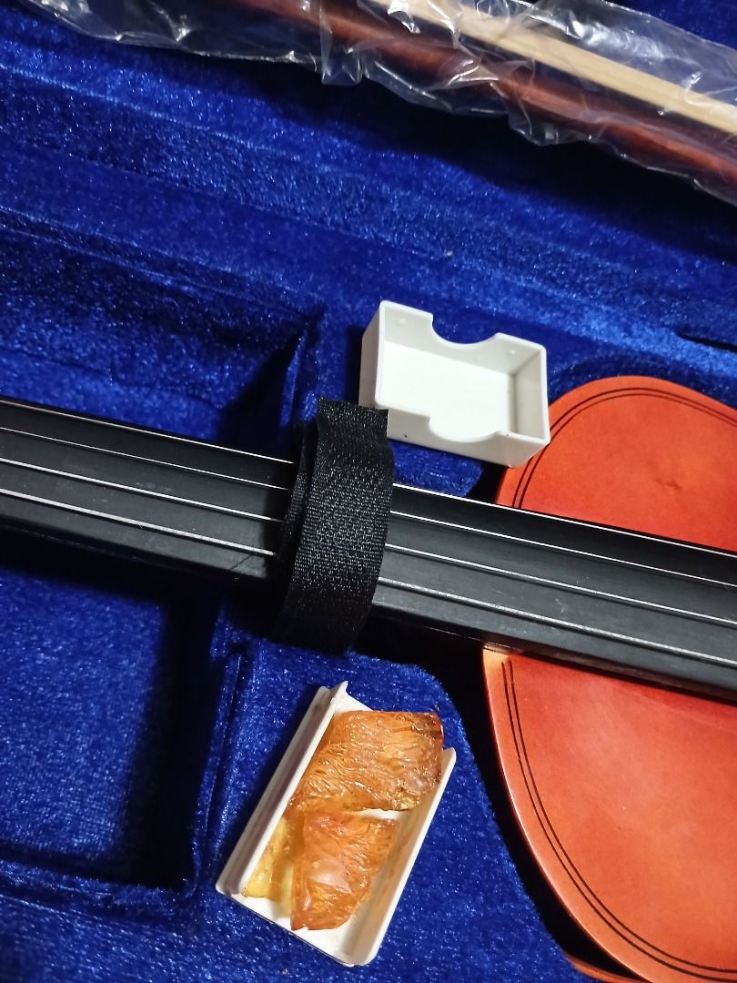 Davis 4/4 Violin (Category: Musical Instruments) located in Caloocan City. Submitted by sophia1103 (Listing ID 1470289288, Image 3). Description: Hindi na nagagamit hahaha.