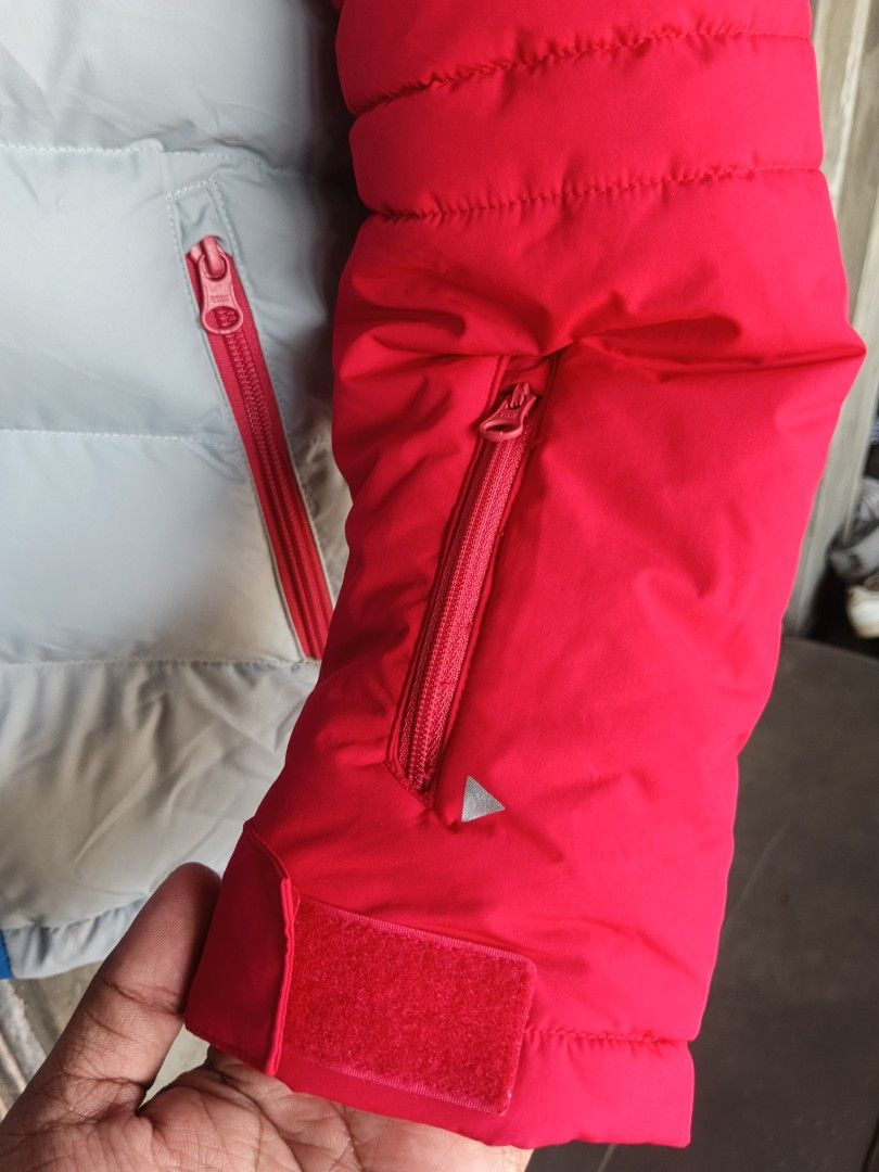 Decathlon Piste 500 Winter Jacket Waterproof level 2000 (Category: Babies & Kids Fashion) located in Cabanatuan. Submitted by christianda (Listing ID 1470308661, Image 3). Description: W - 20 L - 24 Size 12 years old as new no issues.