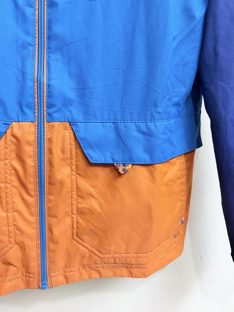 Decathlon Unisex Tri color Windbreaker Jacket (Category: Coats, Jackets and Outerwear) located in Ajuy. Submitted by sothat_ara (Listing ID 1470347026, Image 3). Description: Fit to Small. No issues Pm me for more information .