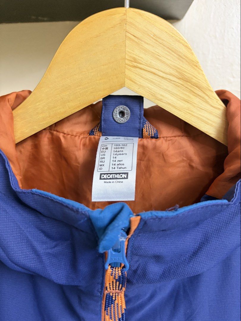 Decathlon Unisex Tri color Windbreaker Jacket (Category: Coats, Jackets and Outerwear) located in Ajuy. Submitted by sothat_ara (Listing ID 1470347026, Image 2). Description: Fit to Small. No issues Pm me for more information .