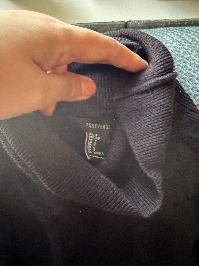 DECLUTTERRING (Category: Coats, Jackets and Outerwear) located in Quezon City. Submitted by alwaysanxious (Listing ID 1470242816, Image 3). Description: Decluttering some pre-loved clothes. All items are in good, wearable condition and have been stored properly. Message for individual prices. 📌 Items shown: • Black long-sleeve Forever 21 dress/top • Black sleeveless maxi dress • Black hooded lightweight jacket • Black & white striped hooded knit