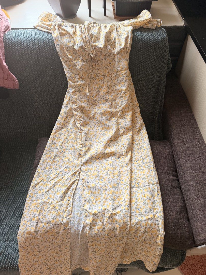 DECLUTTERRING (Category: Dresses) located in Quezon City. Submitted by alwaysanxious (Listing ID 1470244058, Image 3). Description: ✨ Pre-loved / Like-New Pieces Sharing a few pretty pieces from my closet that are perfect for an easy, feminine and effortless look. All are in very good condition and have been kept well. 🤎 Brown Knit Hooded Cardigan – SHEIN, Size L (EU 40/42 / US 8/10) Soft, lightweight knit cardigan in a warm caramel-brown shade.