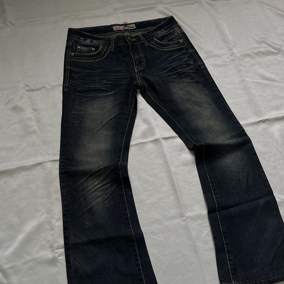 DEGLI SELFDOM Dark Wash Jeans Size 26 (Category: Jeans) located in Dasmarinas. Submitted by minx203 (Listing ID 1470299469, Image 2). Description: - Brand: DEGLI SELFDOM - Style: Flare leg cut in a dark wash - Details: Whiskered front thighs and contrast golden-yellow stitching - Hardware: Metal buttons on fly and front pockets - Size: 26.