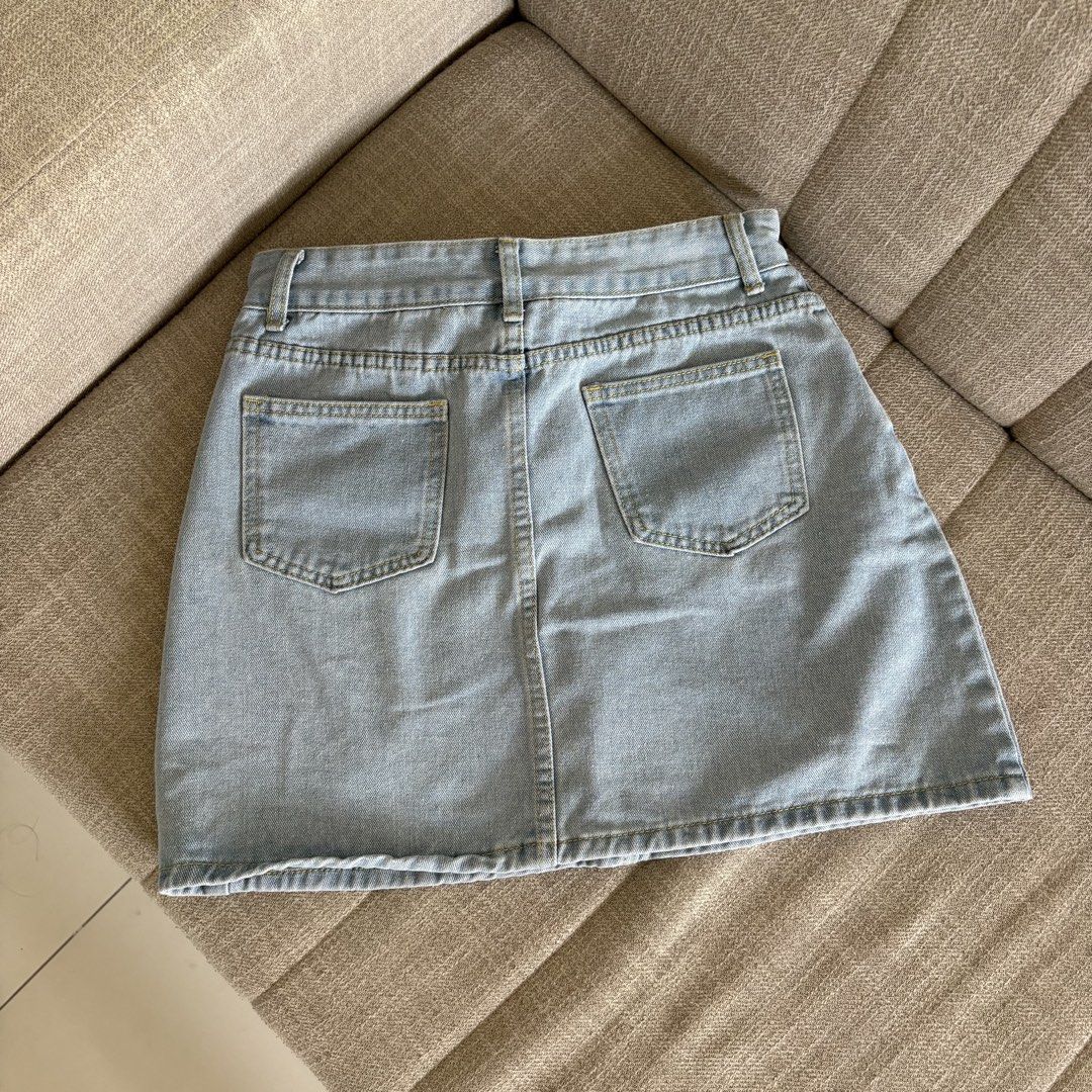 DENIM SKIRT (Category: Skirts) located in Pasig City. Submitted by _jinwifeu_ (Listing ID 1470216010, Image 2). Description: 📏 fits 26-27 length 14 📍 ortigas, pasig 💸 maribank,bdo, gcash, maya 🚚 same day delivery (lalamove,grab etc).