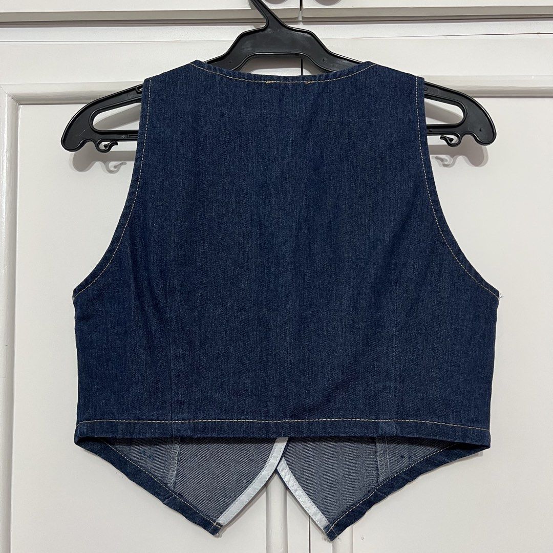Denim Vest (Category: Sleeveless) located in Las Pinas. Submitted by bangtanbey (Listing ID 1470230504, Image 2). Description: Premium denim vest from BANGKOK Brand new Free size (small to large) Yung white mas malaki sizing but still free size (can fit up to XL).