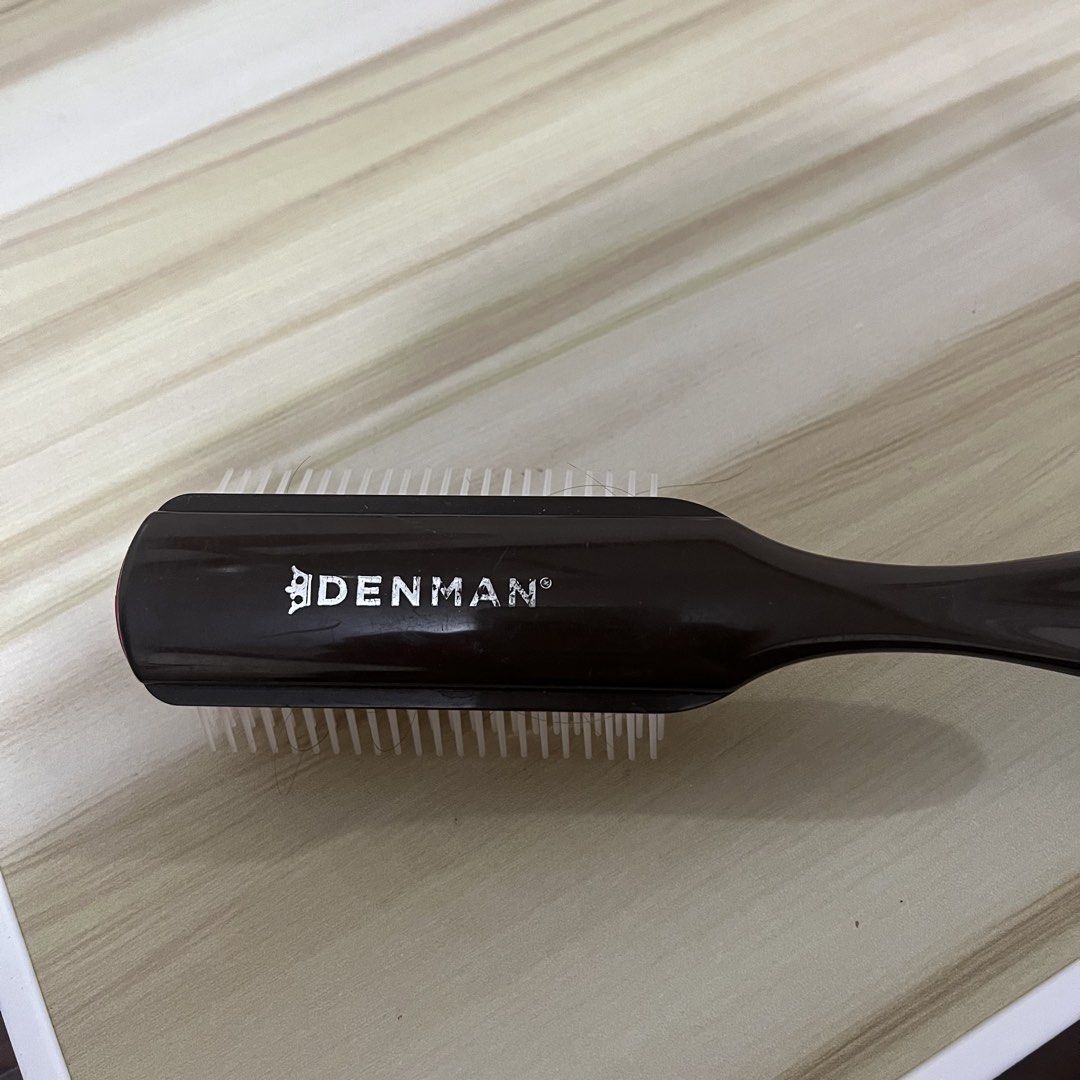 denman cgm styling brush (Category: Hair) located in Marikina City. Submitted by jen.ni (Listing ID 1470323388, Image 2). Description: barely used, still in mint condition. just scratches on back logo from storage bought in landmark for 1k+ rfs: di nagagamit.