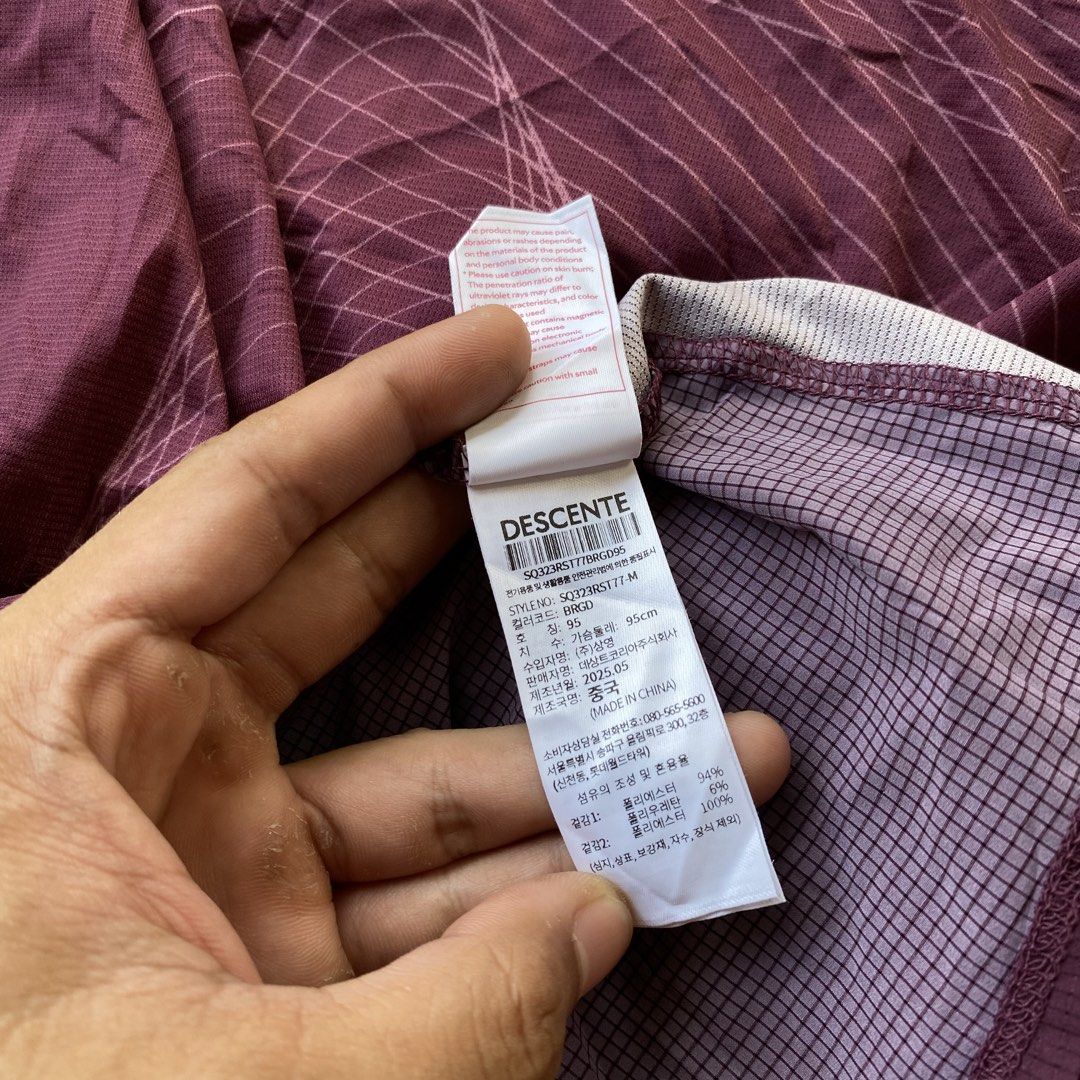 Descente Women’s Running Singlet (Category: Activewear) located in Sipalay. Submitted by ngipngipthrift (Listing ID 1470263617, Image 3). Description: Descente Women’s Running Singlet Medium Like new condition No issues Need wash only 450 + sf🏷️ Pm me if interested🤝.