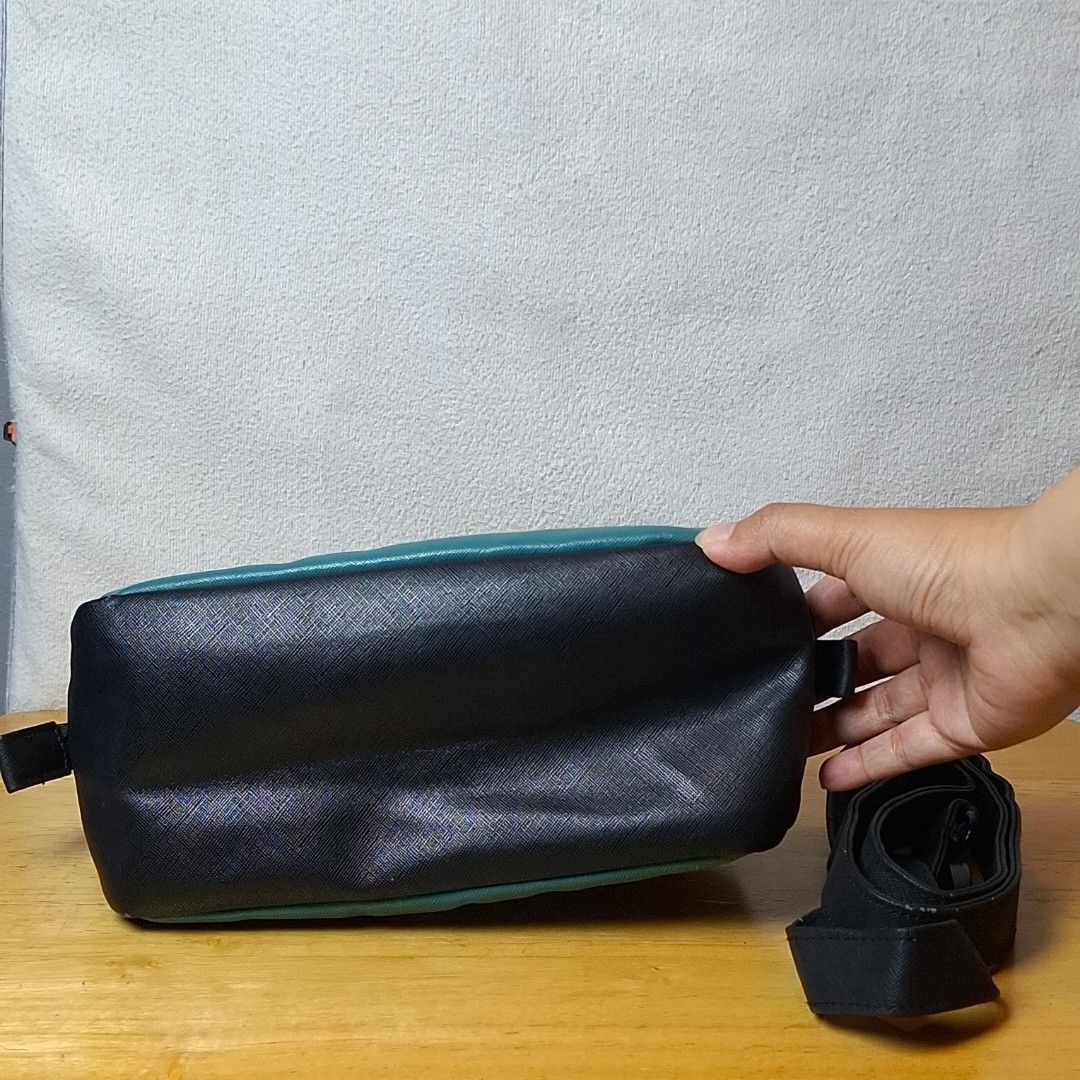 Designed by Sony Sling Bag (Category: Cross-body Bags) located in Baguio. Submitted by kathuu27 (Listing ID 1470203162, Image 3). Description: Designed by Sony Sling Bag 9.5 x 4 x 7 inches Sign of usage Check pic/video for details Baguio City Based (open for dropping/meet-up) Outside Baguio - Payment First Shipping +SF Courier: Jnt.