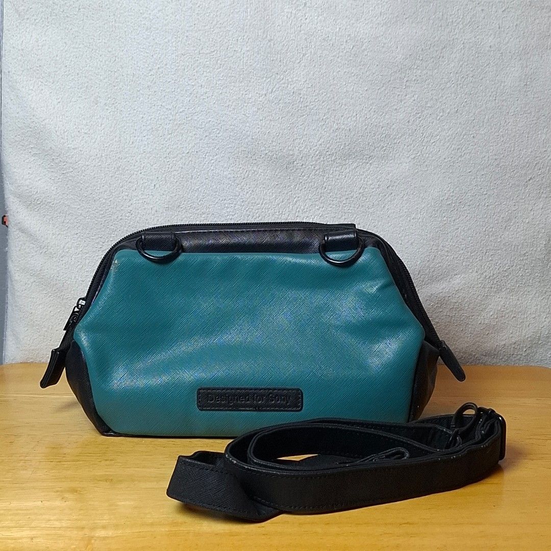 Designed by Sony Sling Bag (Category: Cross-body Bags) located in Baguio. Submitted by kathuu27 (Listing ID 1470203162, Image 1). Description: Designed by Sony Sling Bag 9.5 x 4 x 7 inches Sign of usage Check pic/video for details Baguio City Based (open for dropping/meet-up) Outside Baguio - Payment First Shipping +SF Courier: Jnt.