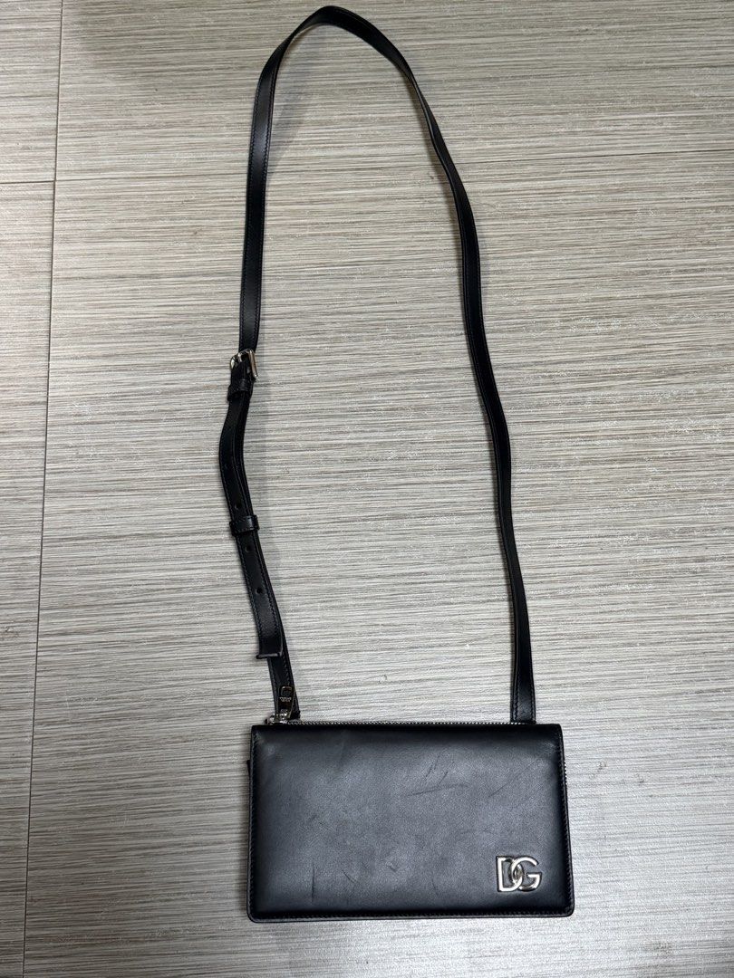 D&g sling bag (Category: Luxury Bags & Wallets) located in Quezon City. Submitted by 3jsprelovedshop (Listing ID 1470195933, Image 2). Description: .