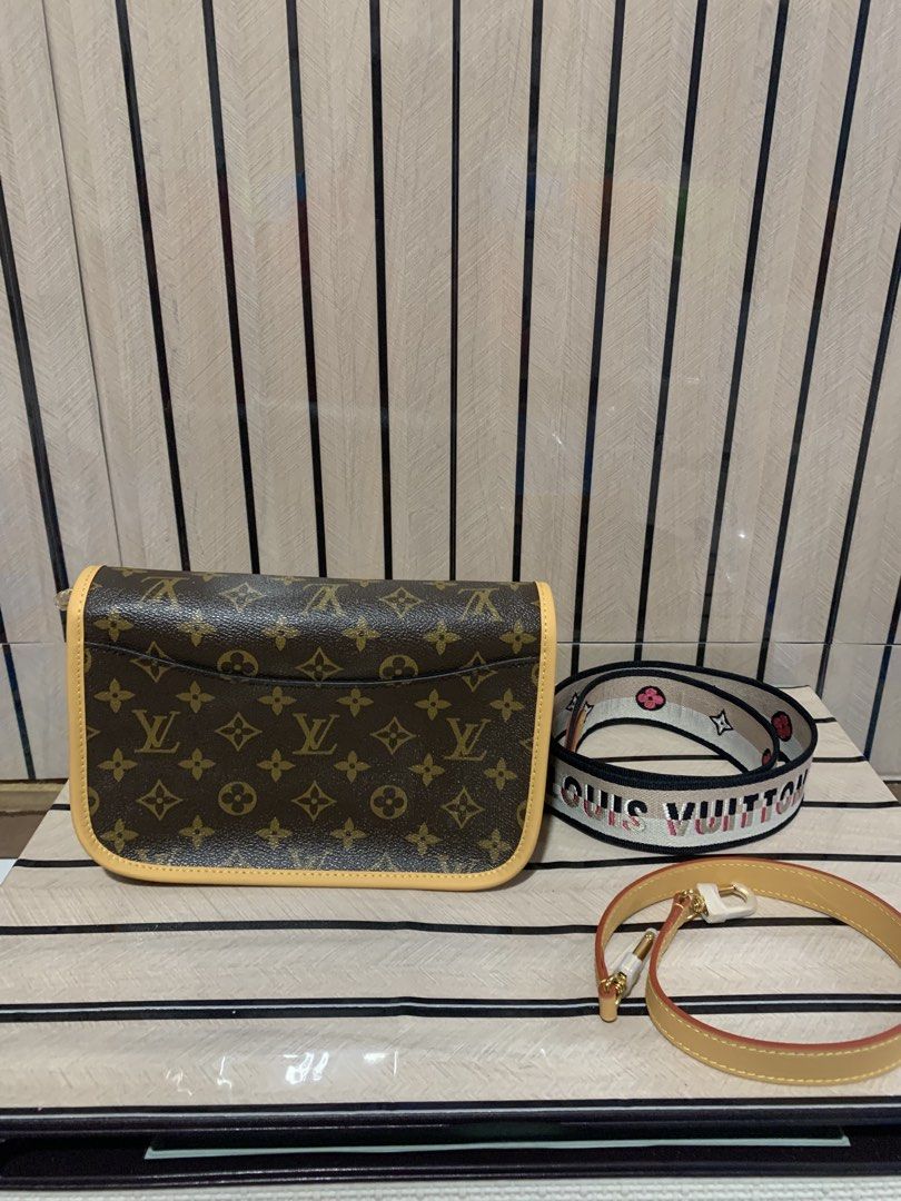 Diane PM (Category: Cross-body Bags) located in San Fernando. Submitted by preluxuria_online_shop (Listing ID 1470278959, Image 2). Description: .