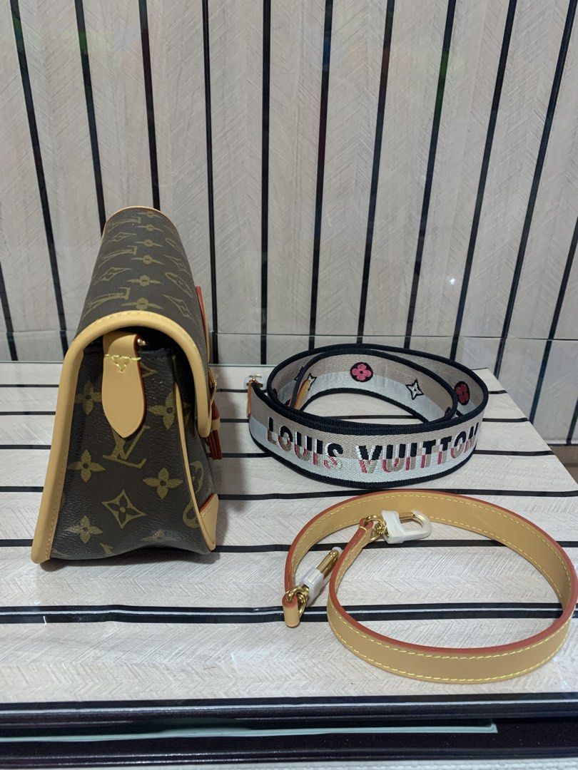 Diane PM (Category: Cross-body Bags) located in San Fernando. Submitted by preluxuria_online_shop (Listing ID 1470278959, Image 3). Description: .