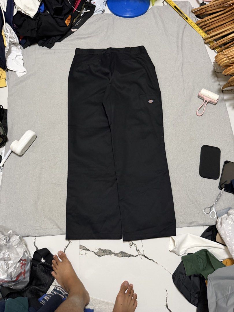 Dickies Baggy Double Logo Pants (Category: Trousers) located in Bulacan. Submitted by sanjisthrift (Listing ID 1470314091, Image 2). Description: Width 36 Length 44 Opening 11.5 Excellent Condition 9.5/10 Need wash.