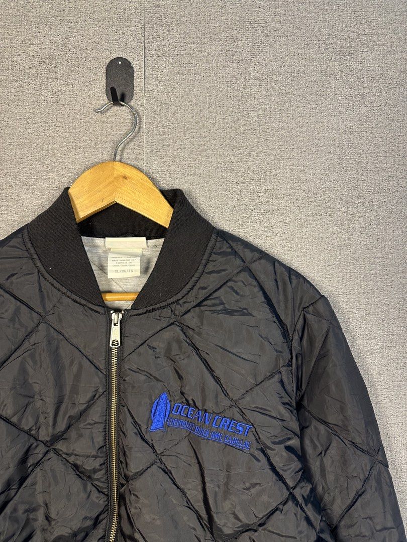 DICKIES BOMBER JACKET (WOMEN) BOXY TYPE (Category: Coats, Jackets and Outerwear) located in Rizal. Submitted by jamesthrift (Listing ID 1470159217, Image 2). Description: DICKIES BOMBER JACKET (WOMEN) BOXY TYPE Size : XL on tag fit to L Dimes: -width 24 -length 24 Condition: excellent Color Rate: 9.5 Issue: none 🏷️499+sf.