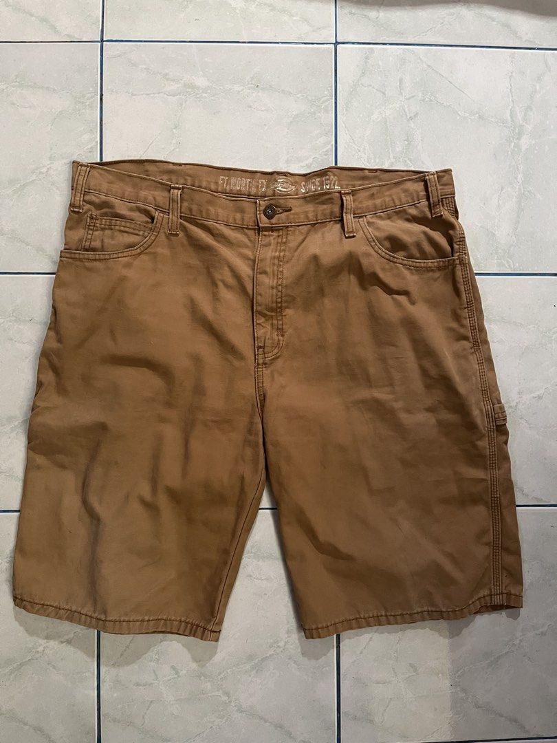 Dickies Carpenter Jorts (Category: Shorts) located in Manila. Submitted by a.stmngo (Listing ID 1470258432, Image 2). Description: Waistline 38 inches Length 22.5 inches Leg hole 11 inches Needwash Color rate 9/10 Good Condition 📍Manage your expectation. Item is thrifted. 📍Nagcarlan, Laguna.