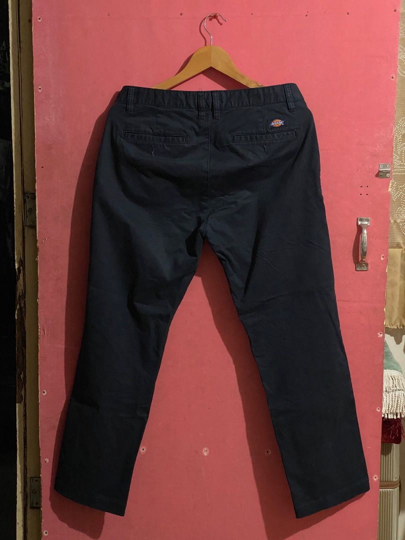 Dickies Chino Trouser (Category: Chinos) located in General Santos City (Dadiangas). Submitted by abu_tasneem1 (Listing ID 1470307722, Image 2). Description: Dickies Chino Trouser size 32 issue may tahi sa tuhod .