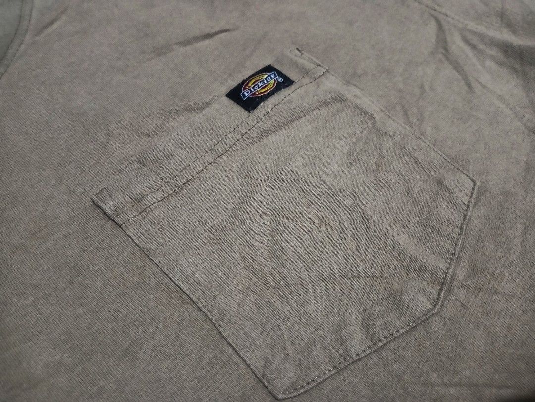 DICKIES MEN POCKET TEE SHIRT (Category: Tshirts & Polo Shirts ) located in Davao. Submitted by nevar07 (Listing ID 1470251848, Image 3). Description: SIZE: MEDIUM TO LARGE DIMENSION: W21 X L28 HEAVY COTTON COLOR RATE: 9.5/10 EXCELLENT CONDITION LIKE NEW NO ISSUE DM TO PURCHASE 📥 𝐑𝐄𝐌𝐈𝐍𝐃𝐄𝐑: •𝐂𝐨𝐥𝐨𝐫 𝐦𝐚𝐲 𝐯𝐚𝐫𝐲 𝐝𝐮𝐞 𝐨𝐟 𝐭𝐡𝐞 𝐥𝐢𝐠𝐡𝐭𝐢𝐧𝐢𝐧𝐠 •𝐀𝐥𝐥 𝐢𝐭𝐞𝐦𝐬 𝐚𝐫𝐞 𝐭𝐡𝐫𝐢𝐟𝐭𝐞𝐝/𝐟𝐫𝐨m 𝐮𝐤𝐚𝐲 𝐛𝐚𝐥𝐞. 𝐋𝐢𝐦𝐢𝐭 𝐚