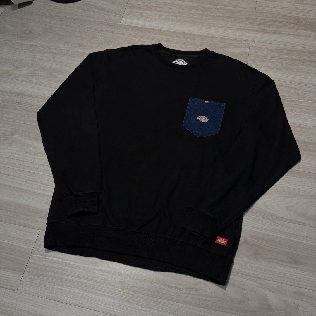 Dickies Pocket Sweatshirt (Category: Coats, Jackets and Outerwear) located in Cavite. Submitted by latteroption (Listing ID 1470332639, Image 2). Description: Dickies Pocket Sweatshirt issue: None Condition: 10/10 Size: L-XL Length x Width: 28x23.5.
