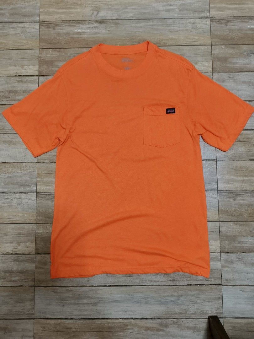 Dickies pocket tee (Category: Tshirts & Polo Shirts ) located in Siniloan. Submitted by talktotheroses (Listing ID 1470294776, Image 1). Description: no issue.