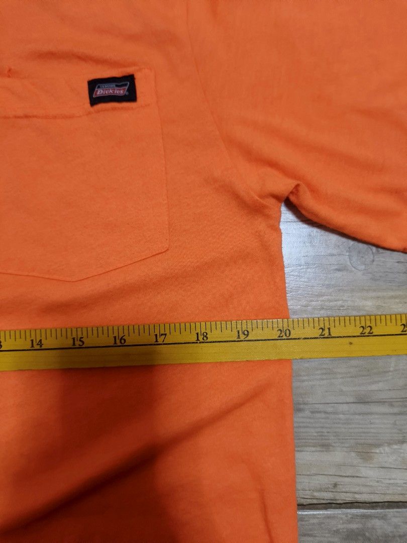 Dickies pocket tee (Category: Tshirts & Polo Shirts ) located in Siniloan. Submitted by talktotheroses (Listing ID 1470294776, Image 3). Description: no issue.