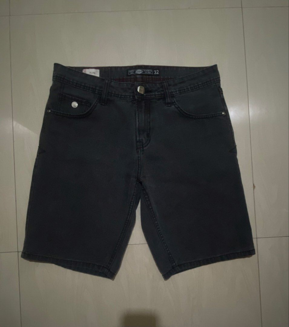 Dickies Slim Denim Shorts Size 32 (Category: Shorts) located in Vinzons. Submitted by gabrielvic (Listing ID 1470206234, Image 2). Description: - Brand: Dickies - Color: Dark wash grey with a unique herringbone pattern - Size: 32 waist - Fit: Slim fit - Details: Metal button closure with logo engraving, branded leather patch on the back waistband - Pockets: Classic five-pocket design including a coin pocket - Style: Sturdy construction, solid str