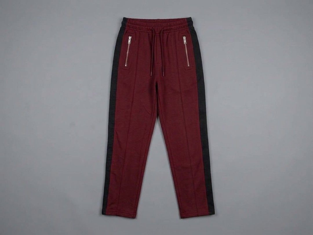 Diesel Maroon Track Pants Size L (Category: Joggers) located in Caba. Submitted by valerie_18947 (Listing ID 1470271787, Image 1). Description: - Brand/Model: Diesel Maroon Track Pants - Size: Large - Design: Black side stripes and front leg stitching details - Pockets: Two front zipper pockets with metallic hardware - Waistband: Adjustable drawstring with dark cords - Material: Comfortable cotton blend - Style: Perfect for casual streetwear and 