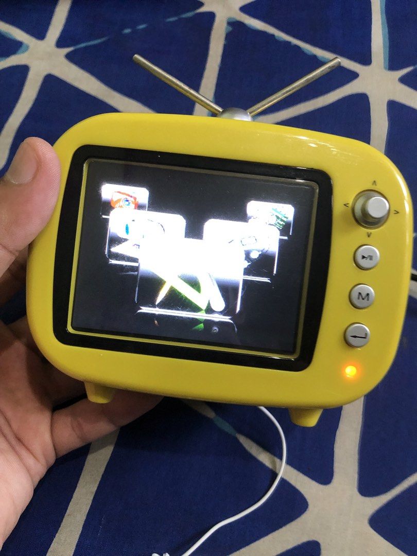 Digital Photo Frame multimedia display device by gaudi (Category: Frames & Pictures) located in Quezon City. Submitted by markgolveo (Listing ID 1470172550, Image 3). Description: Digital Photo Frame multimedia display device by gaudi Tested working properly Good display no dead pixels Good audio output Usb cable only included no power brick Uses 5v adapter like for mobile phones Features : Digital photo and video playback Yes it has video playin