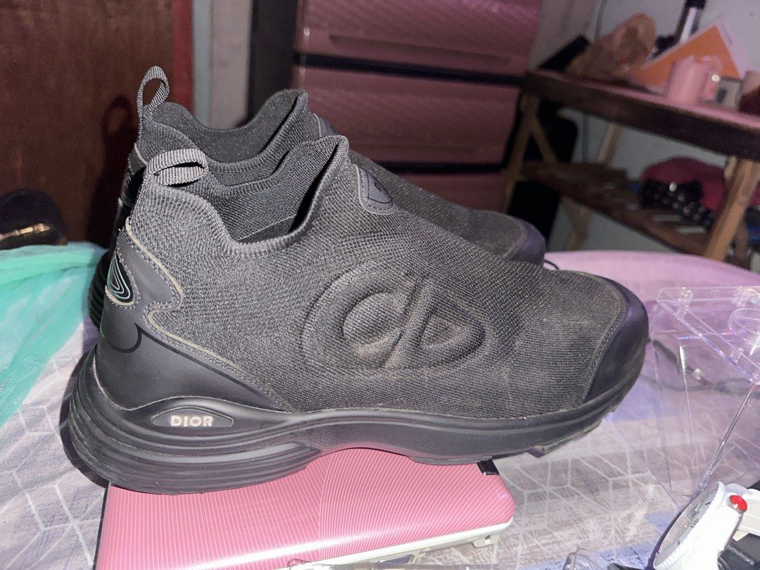 Dior B30 Countdown Black (Category: Sneakers & Footwear) located in Dumaguete. Submitted by sellie06 (Listing ID 1470315812, Image 2). Description: size: 42-43 has flaws first to pay basis.