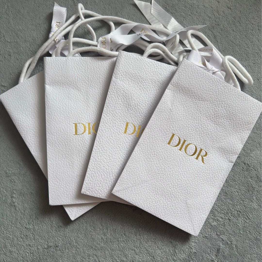 Dior paperbags (Category: Luxury Apparel) located in Quezon City. Submitted by hintstreet (Listing ID 1470174805, Image 1). Description: 4pcs paperbags.