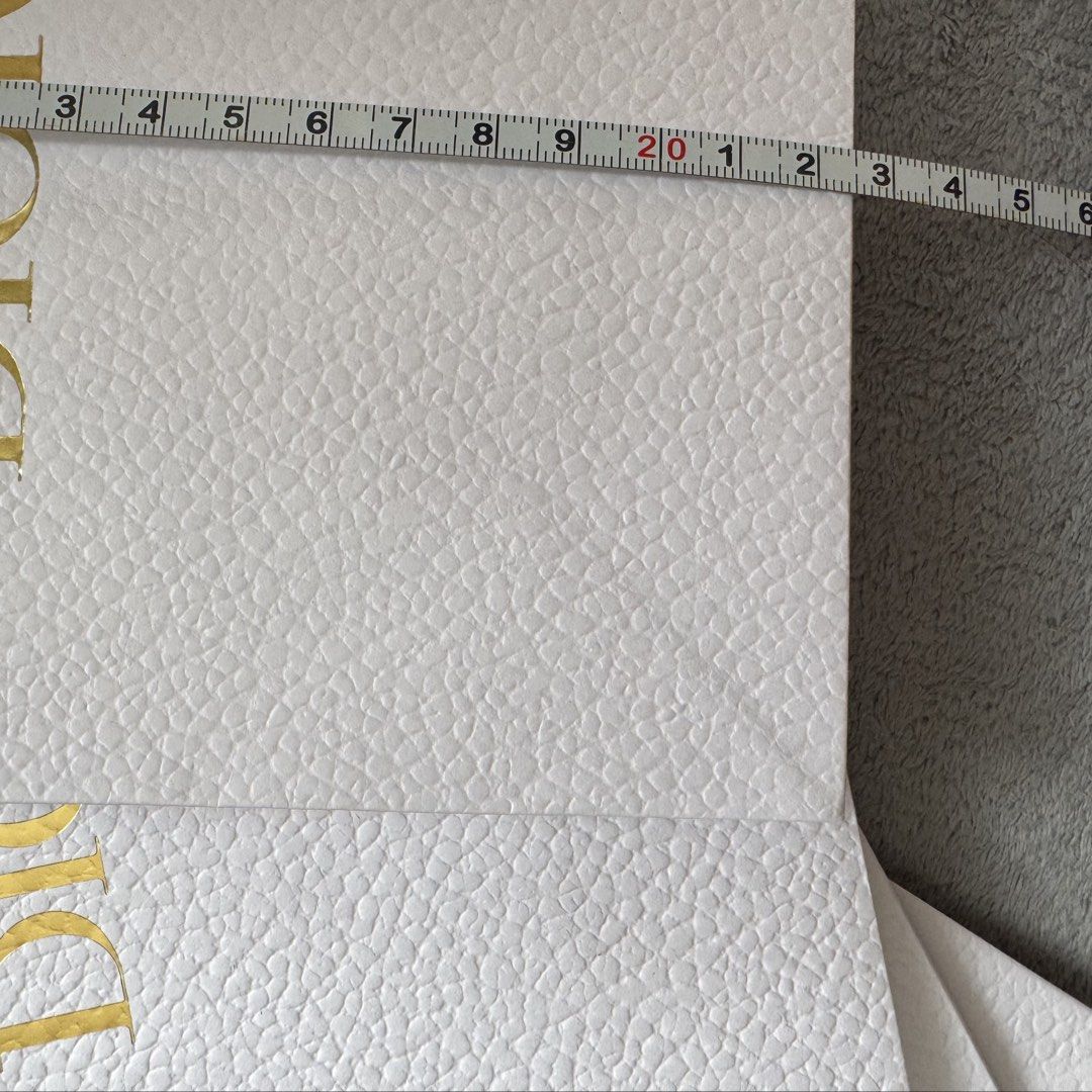 Dior paperbags (Category: Luxury Apparel) located in Quezon City. Submitted by hintstreet (Listing ID 1470174805, Image 3). Description: 4pcs paperbags.