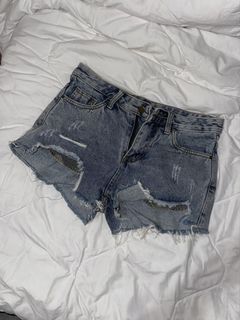(Category: ) located in . Submitted by thriftbymari (Listing ID 1470284729, Image 1). Description: .