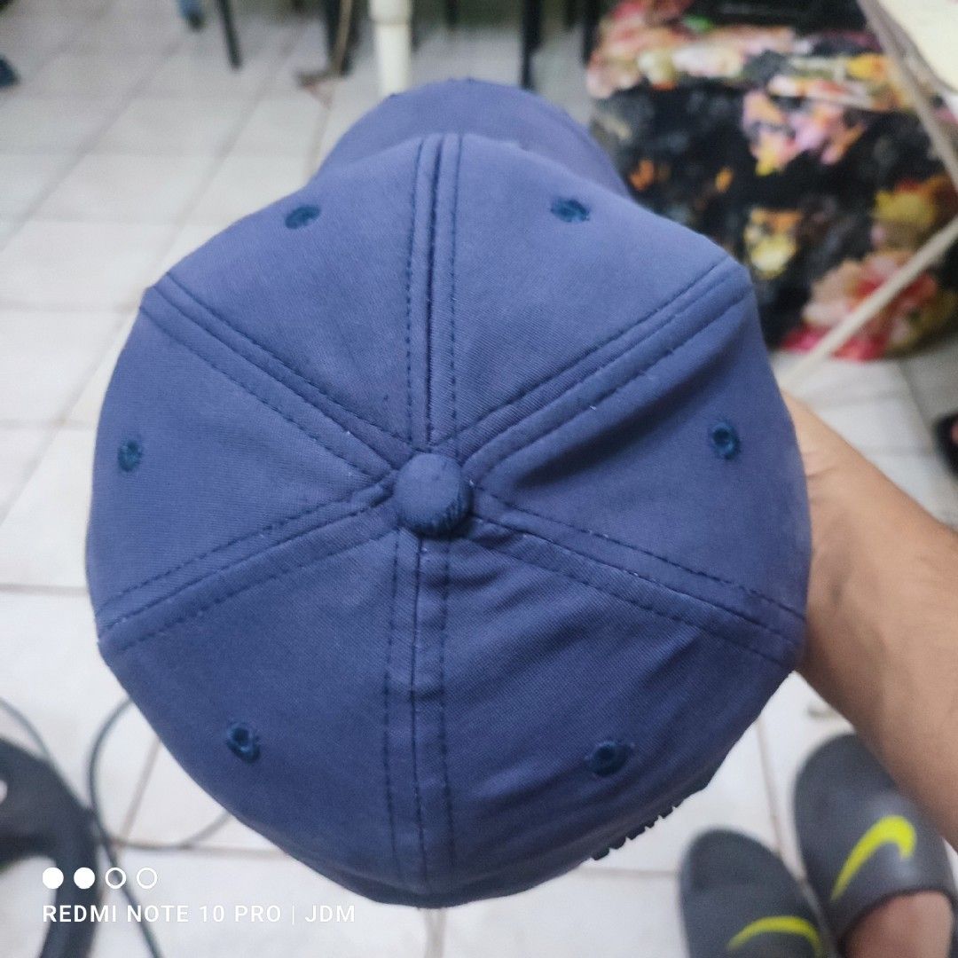 Distressed Oakley Gascan Metal cap (Category: Caps & Hats) located in Antipolo. Submitted by klashnikov (Listing ID 1470229444, Image 3). Description: Oakley Gascan Metal Cap Size:L/XL Tags: Intact Oakley tag Condition:good condition Honest issue:used,distressed Payment option:Bank transfer,gcash,cash ₱500 only Pwede videocall for legitimacy Pwede pickup sa aking munting garahe waze (JDM thrift shop) Pwedeng meetup around upper Antipolo,pag malay