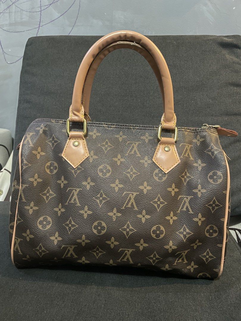Doctors Bag L V (Category: Luxury Bags & Wallets) located in San Carlos. Submitted by graciahoney (Listing ID 1470278596, Image 1). Description: .