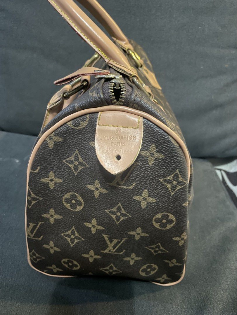 Doctors Bag L V (Category: Luxury Bags & Wallets) located in San Carlos. Submitted by graciahoney (Listing ID 1470278596, Image 3). Description: .