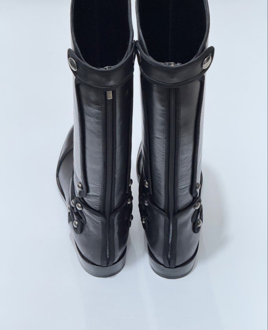 Dolce&Gabbana boots (Category: Boots) located in Quezon City. Submitted by byuklph (Listing ID 1470319865, Image 3). Description: Authentic💯size37/24cm🦋 Excellent condition no inclusion .