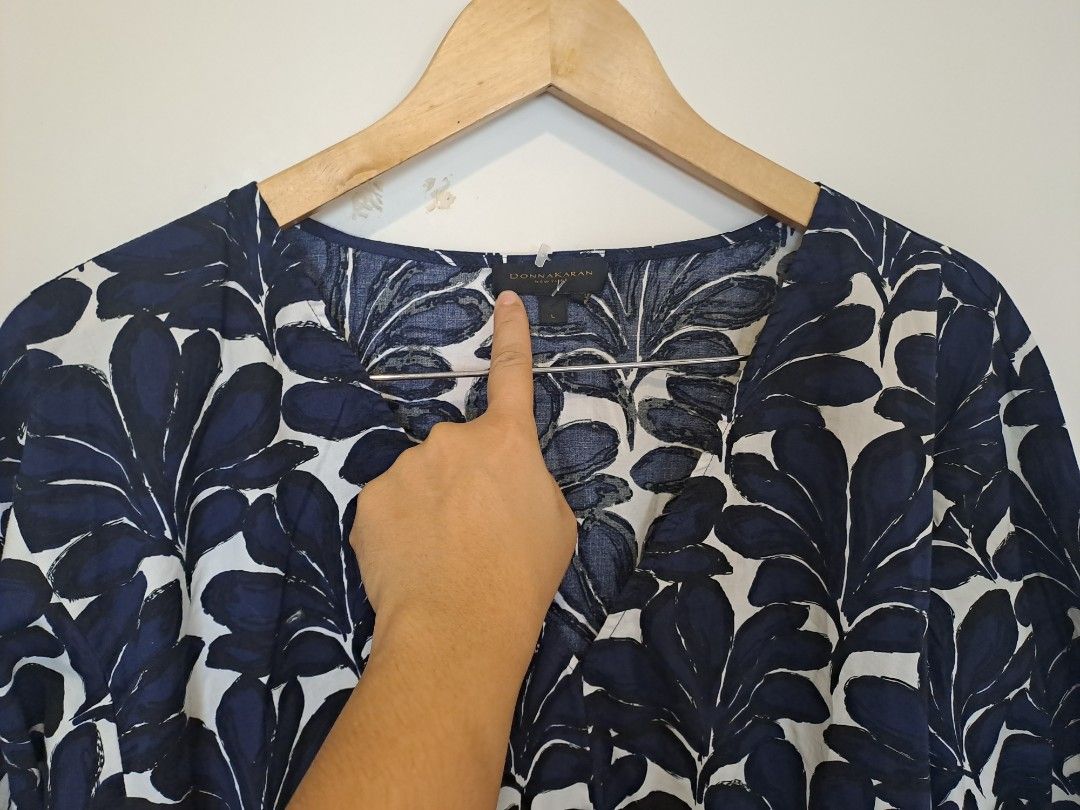 DONNA KARAN PEPLUM BLOUSE (Category: Blouses) located in Manila. Submitted by joanbalde39643 (Listing ID 1470192323, Image 2). Description: This item is the Donna Karan "Seaside" Leaf / Floral Print Peplum Blouse..
