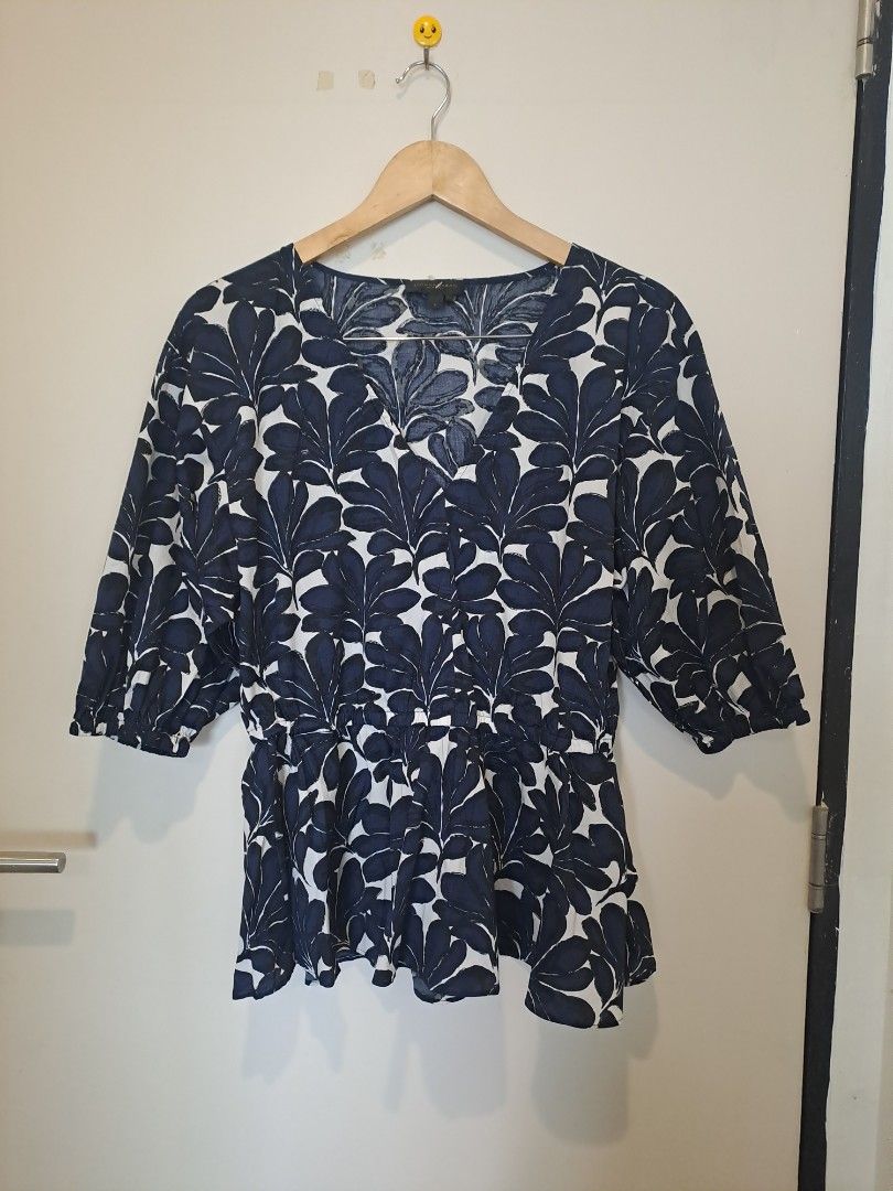 DONNA KARAN PEPLUM BLOUSE (Category: Blouses) located in Manila. Submitted by joanbalde39643 (Listing ID 1470192323, Image 1). Description: This item is the Donna Karan "Seaside" Leaf / Floral Print Peplum Blouse..