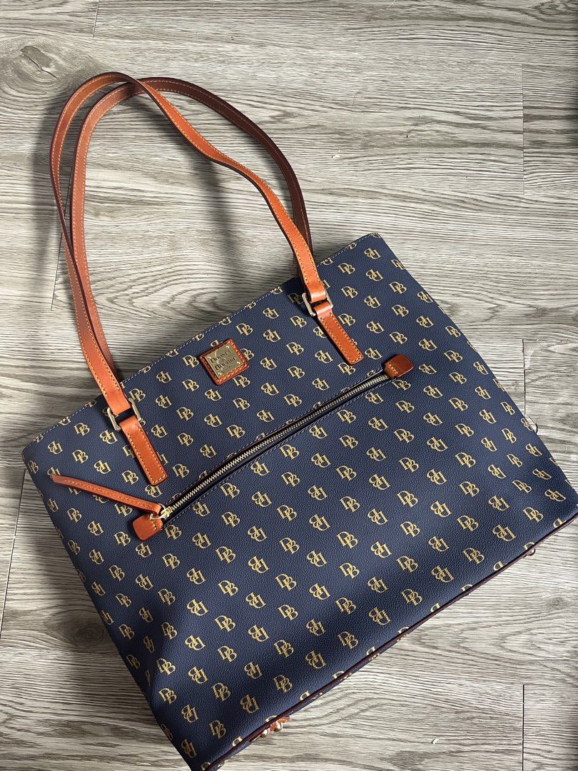 Dooney & Bourke (Category: Tote Bags) located in Muntinlupa City. Submitted by lovedbysabel (Listing ID 1470147590, Image 2). Description: In pristine condition .