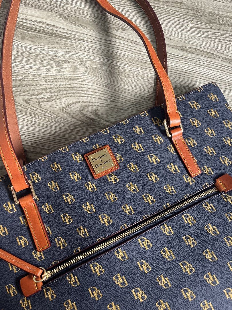 Dooney & Bourke (Category: Tote Bags) located in Muntinlupa City. Submitted by lovedbysabel (Listing ID 1470147590, Image 1). Description: In pristine condition .
