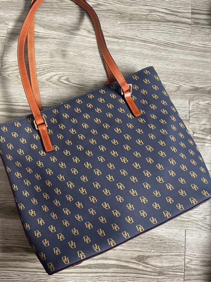 Dooney & Bourke (Category: Tote Bags) located in Muntinlupa City. Submitted by lovedbysabel (Listing ID 1470147590, Image 3). Description: In pristine condition .