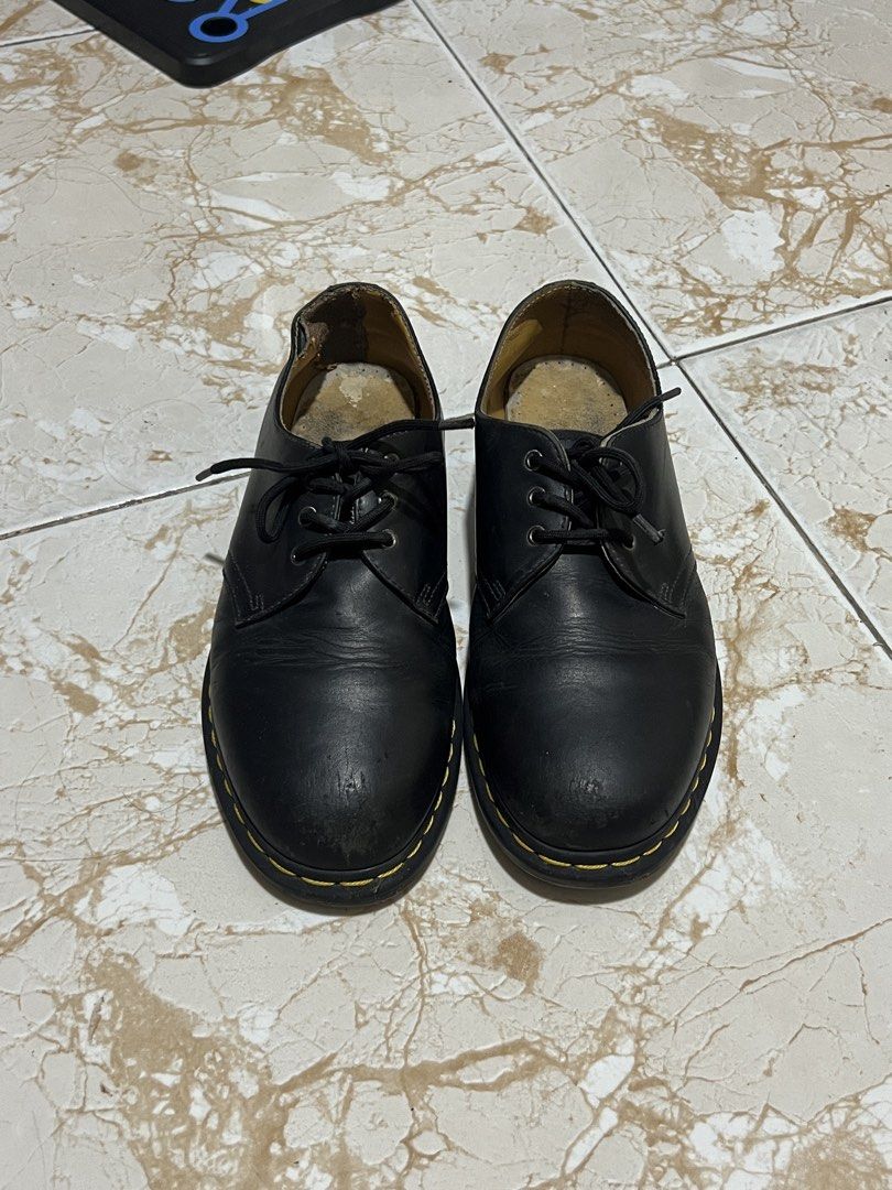 Dr. Martens 1461 (Category: Boots) located in Calamba. Submitted by eggsandwot (Listing ID 1470344788, Image 1). Description: 41 EU/ 7 UK/ 8 US m Made in Vietnam Nasa pictures yung issues It fits 42 i think, may allowance sakin. Rfs: Malaki sakin Open for swap.