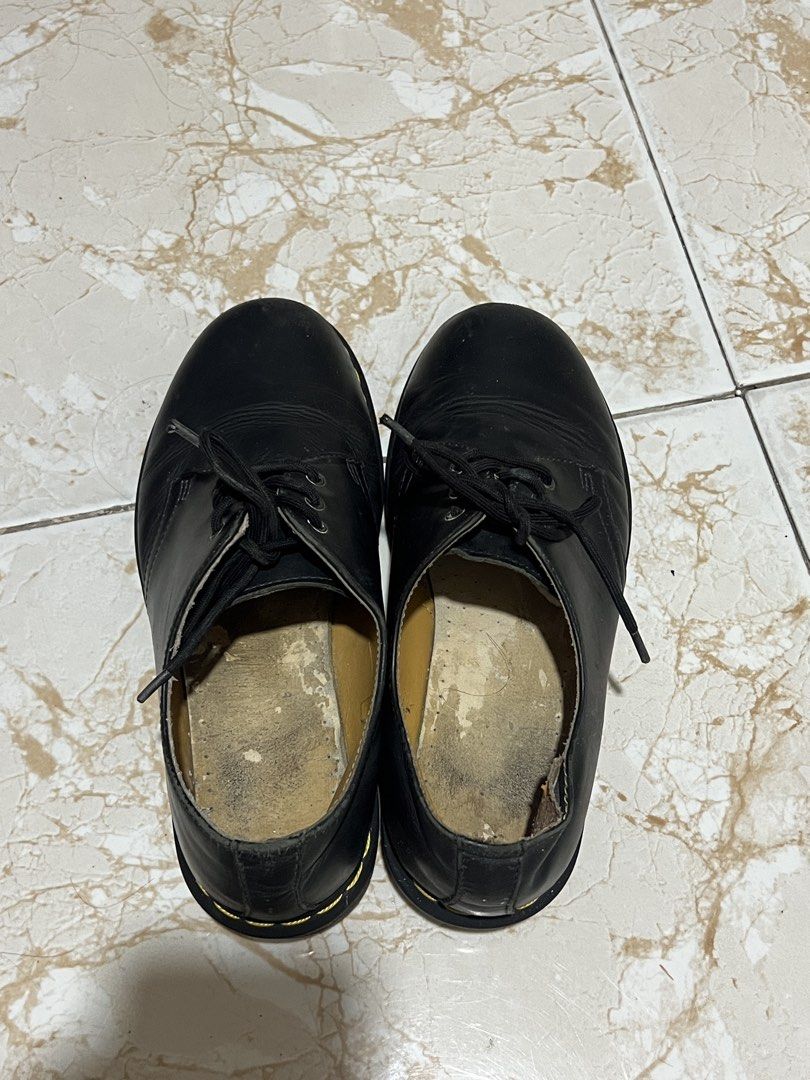 Dr. Martens 1461 (Category: Boots) located in Calamba. Submitted by eggsandwot (Listing ID 1470344788, Image 3). Description: 41 EU/ 7 UK/ 8 US m Made in Vietnam Nasa pictures yung issues It fits 42 i think, may allowance sakin. Rfs: Malaki sakin Open for swap.