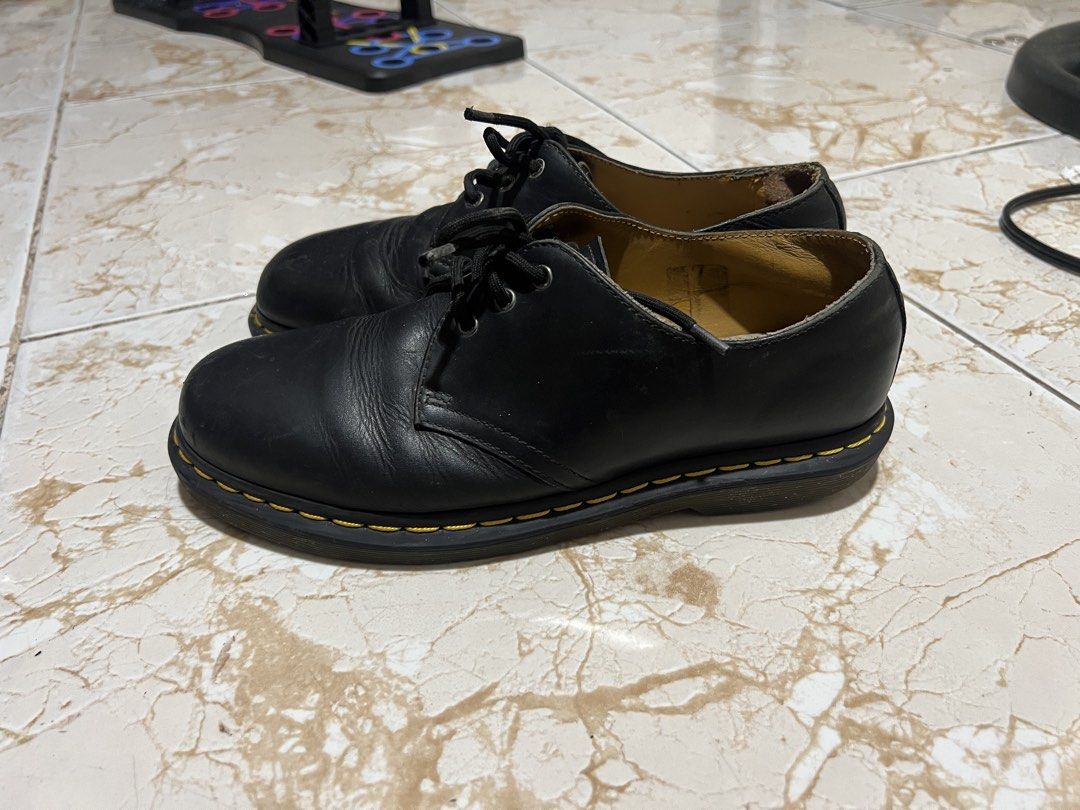 Dr. Martens 1461 (Category: Boots) located in Calamba. Submitted by eggsandwot (Listing ID 1470344788, Image 2). Description: 41 EU/ 7 UK/ 8 US m Made in Vietnam Nasa pictures yung issues It fits 42 i think, may allowance sakin. Rfs: Malaki sakin Open for swap.