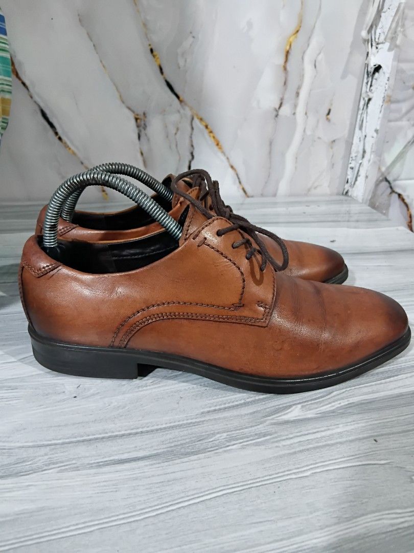 ECCO BROWN LEATHER SHOES SIZE 7MEN (Category: Dress Shoes) located in General Mariano Alvarez. Submitted by adonid (Listing ID 1470236231, Image 1). Description: ECCO BROWN LEATHER SHOES SIZE 7MEN SIGM OF USAGE LOC. GMA CAVITE PHP 800.