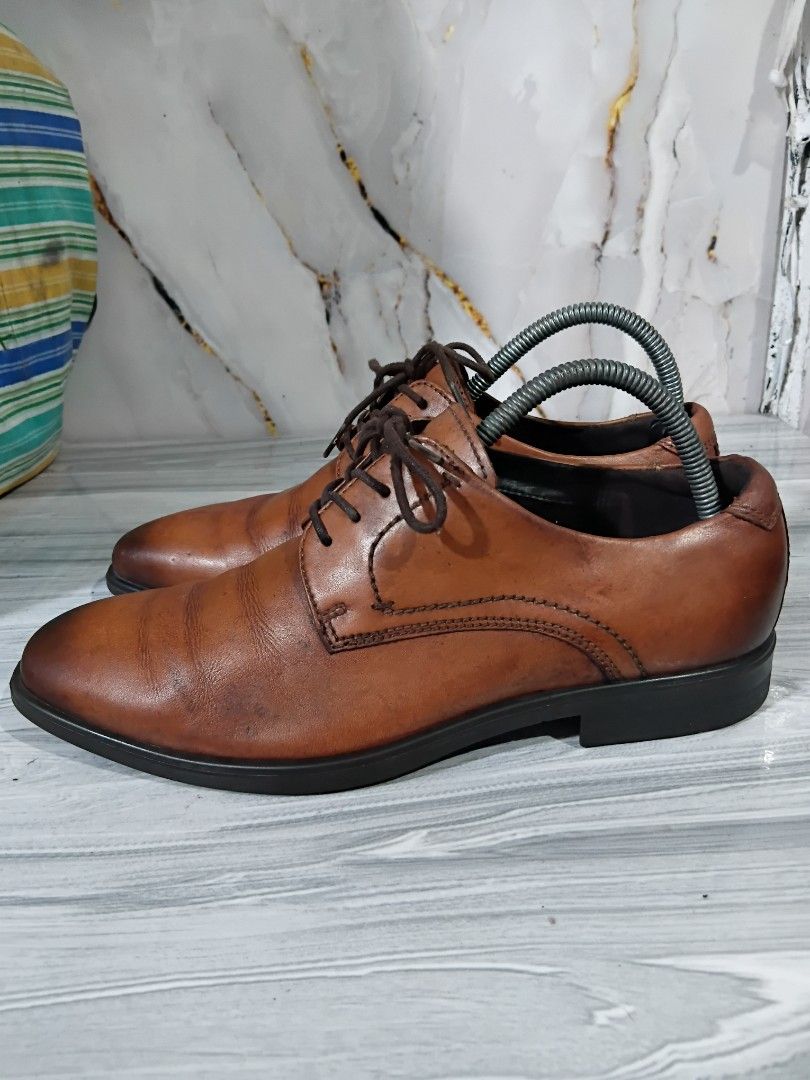 ECCO BROWN LEATHER SHOES SIZE 7MEN (Category: Dress Shoes) located in General Mariano Alvarez. Submitted by adonid (Listing ID 1470236231, Image 3). Description: ECCO BROWN LEATHER SHOES SIZE 7MEN SIGM OF USAGE LOC. GMA CAVITE PHP 800.