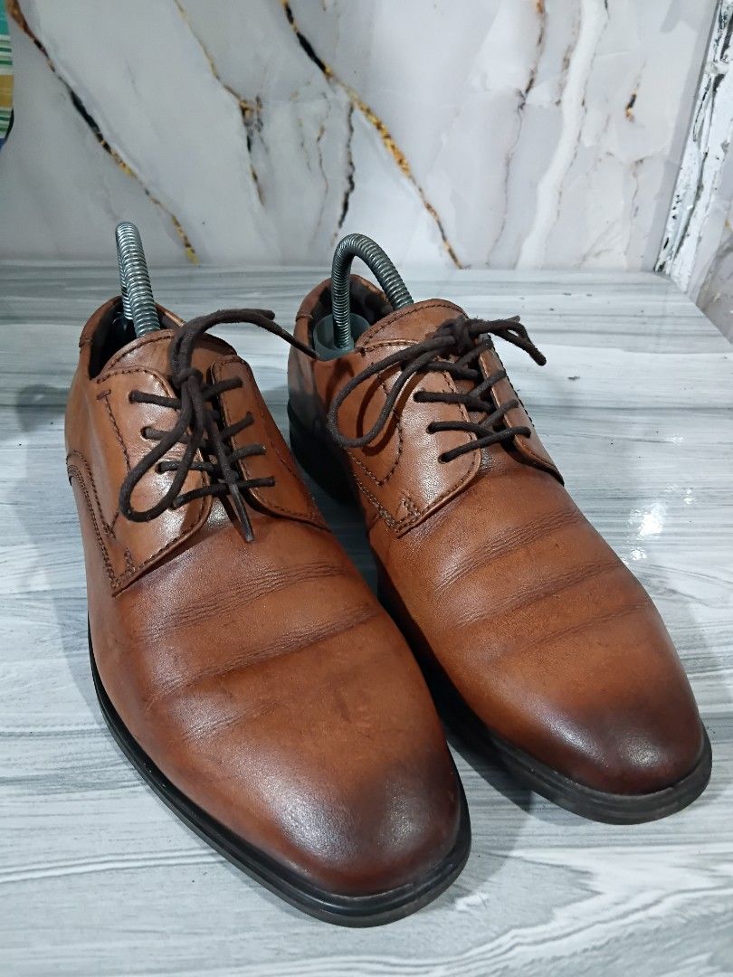 ECCO BROWN LEATHER SHOES SIZE 7MEN (Category: Dress Shoes) located in General Mariano Alvarez. Submitted by adonid (Listing ID 1470236231, Image 2). Description: ECCO BROWN LEATHER SHOES SIZE 7MEN SIGM OF USAGE LOC. GMA CAVITE PHP 800.