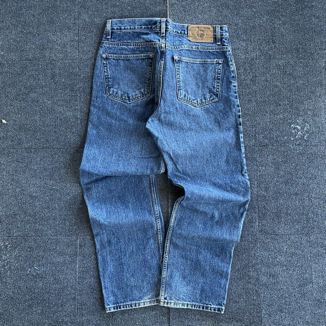 Eddie Bauer Denim Pants (Classic Fit) (Category: Jeans) located in Mandaue City. Submitted by beeryanni (Listing ID 1470240351, Image 3). Description: Eddie Bauer Denim Pants (Classic Fit) Waist: 34 Length: 40 Leg opening: 8 Issue: Signs of Usage.