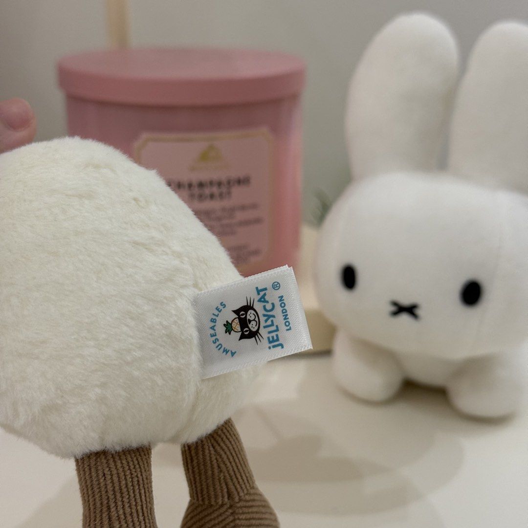 Egg Jellycat Plush Charm (Category: Plushies & Soft Toys) located in San Pedro. Submitted by jellybean.co (Listing ID 1470179785, Image 3). Description: .
