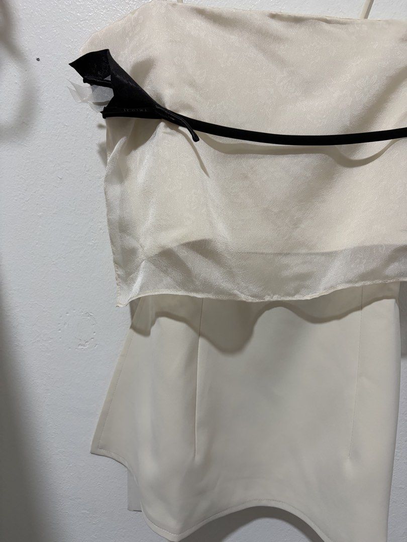 Elegant Top from Vietnam (Category: Blouses) located in Quezon City. Submitted by rivers_ (Listing ID 1470213965, Image 3). Description: Elegant Top from Vietnam 🔹 Size: xs 🔹 Brand new with tag .
